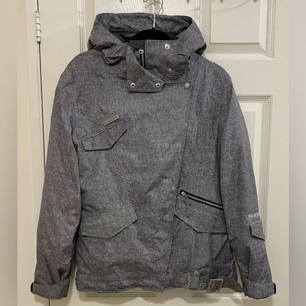Billabong Waterproof Women’s Charcoal Ski/SnowBoard Jacket. Pockets Galore!